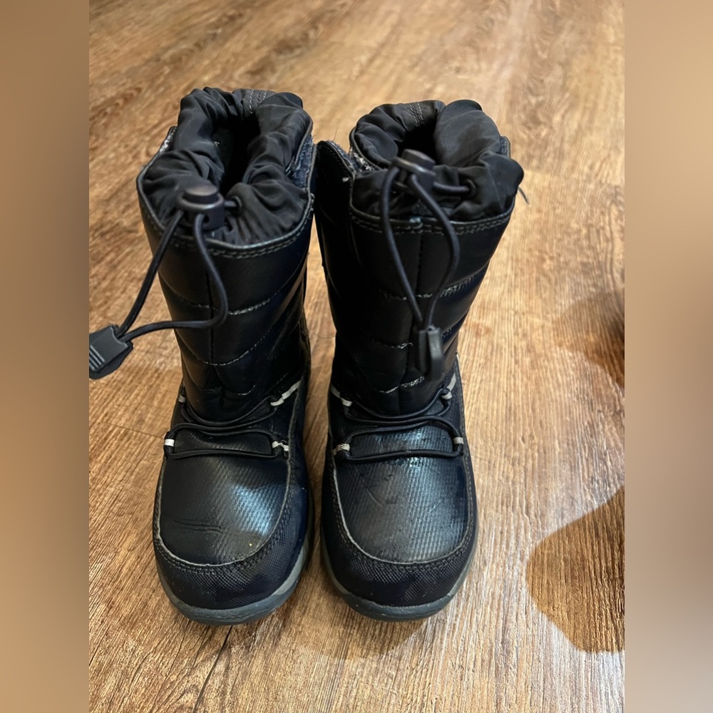 Little boys winter snow boots.